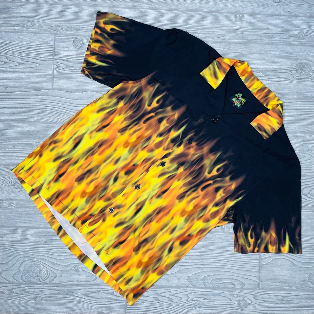 Benny's Flame Design Camp Bowling Casual Shirt Size small Short Sleeve Button Up